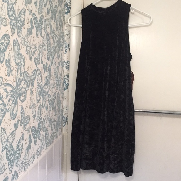 velvet dress that was never worn - Picture 1 of 3